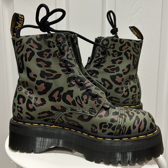 DR. MARTENS SINCLAIR PLATFORM BOOTS - Picture 6 of 15